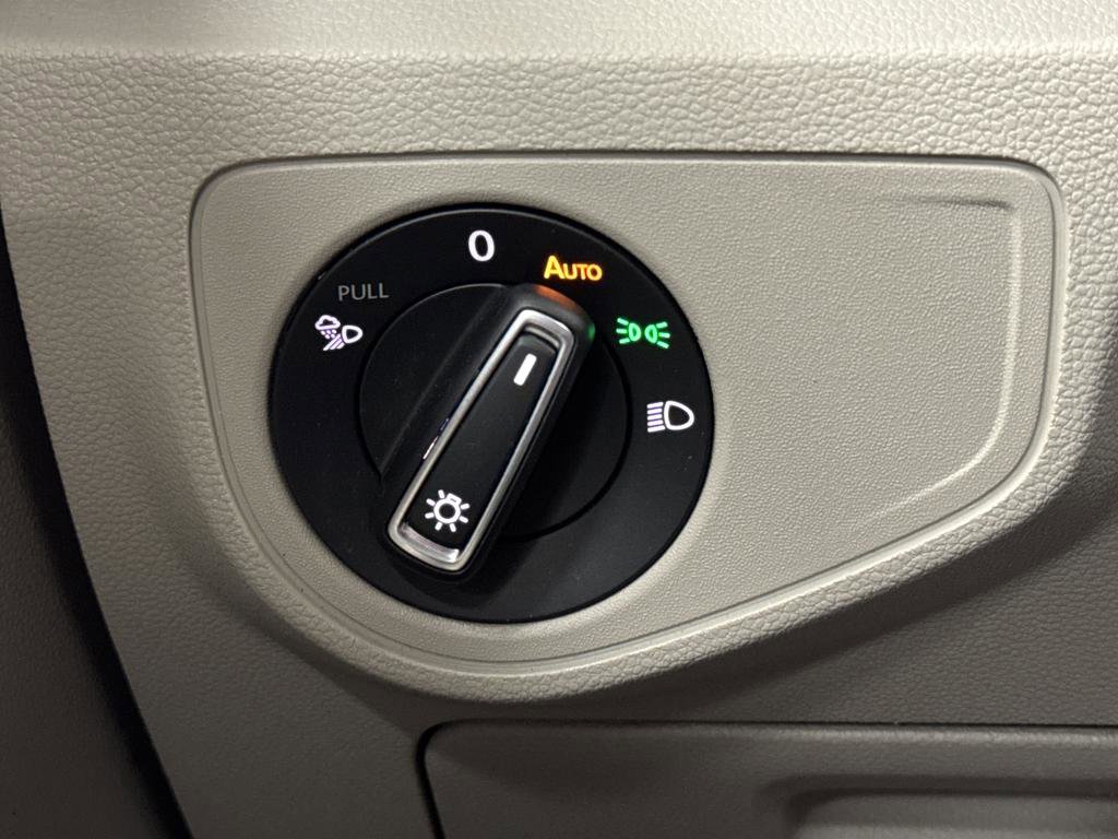 Used 2022 Volkswagen Atlas SE w/ Black Wheel Package image 22