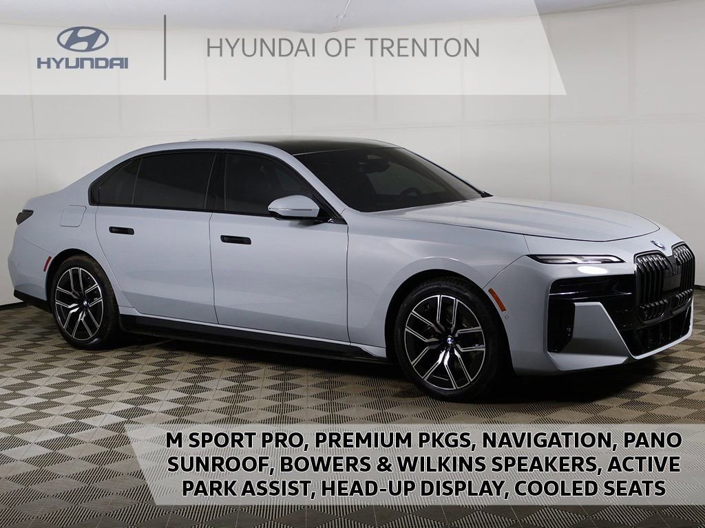 Used 2025 BMW i7 xDrive60 w/ Premium Package image 1