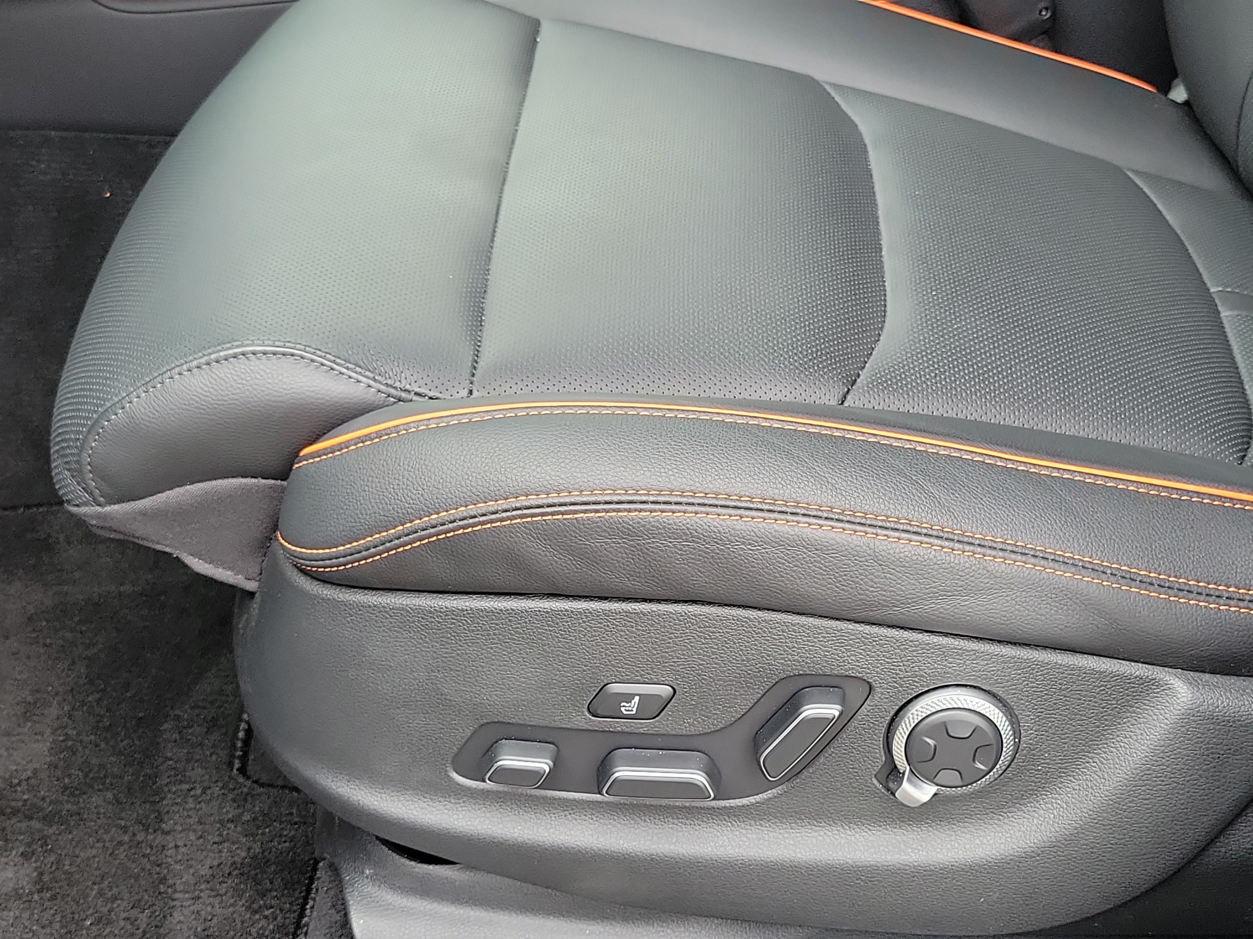Certified 2026 Genesis GV70 3.5T Sport Advanced AWD/4WD image 9