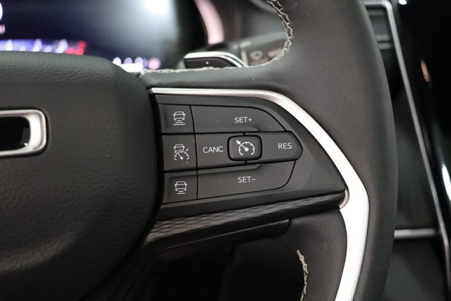 Used 2023 Jeep Grand Cherokee Altitude AWD/4WD image 22