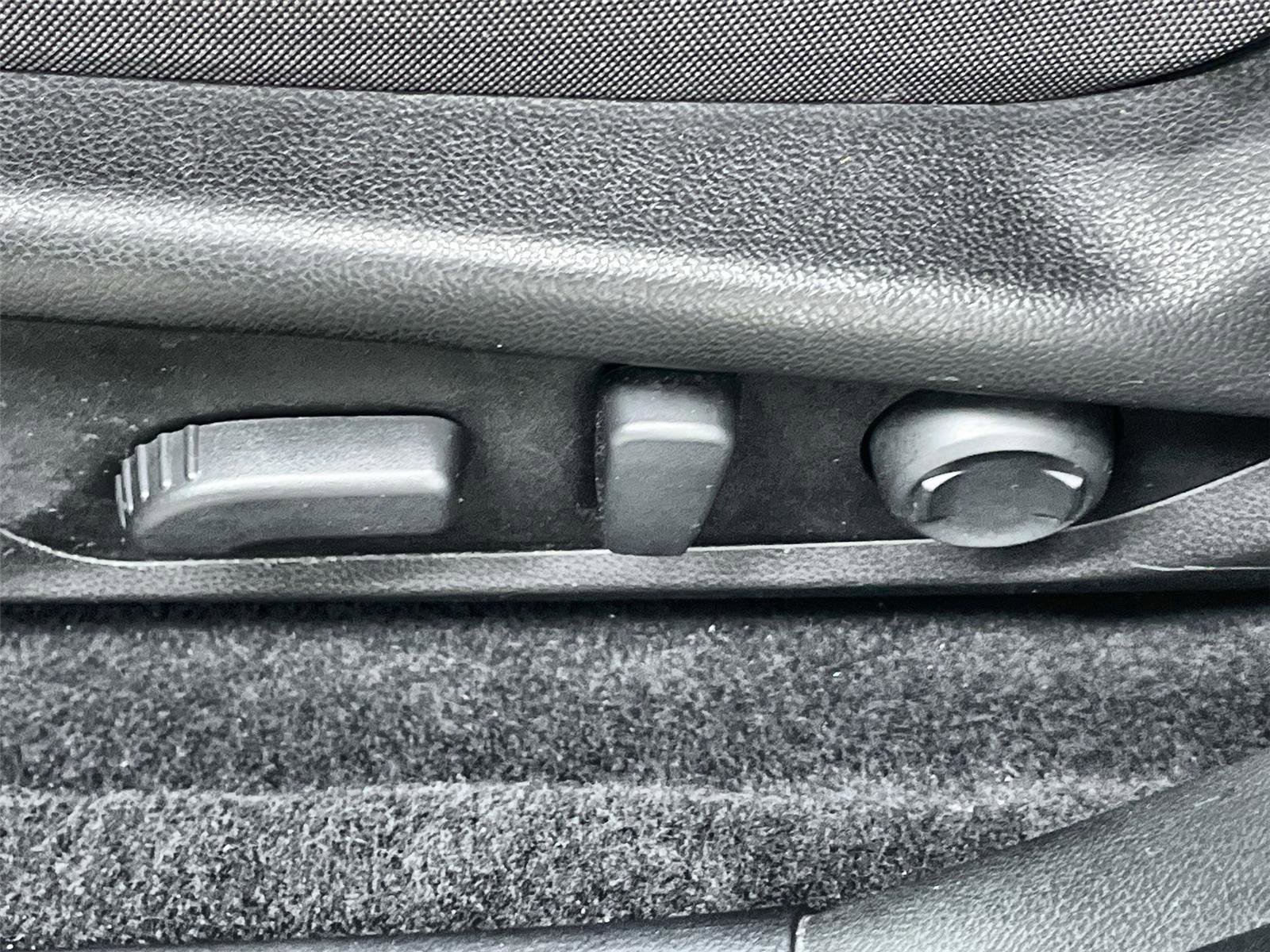 Used 2024 Subaru Crosstrek 2.0i Premium image 13