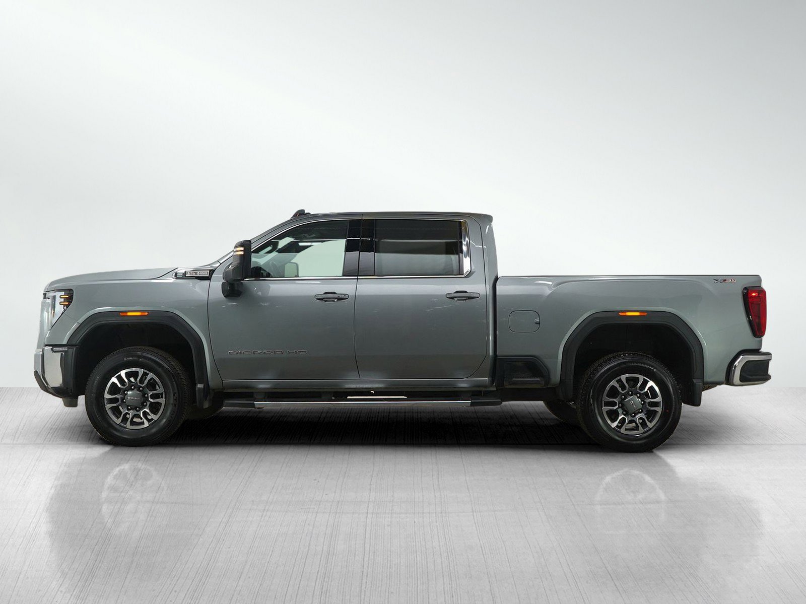 Used 2024 GMC Sierra 2500 SLE w/ SLE Convenience Package image 2