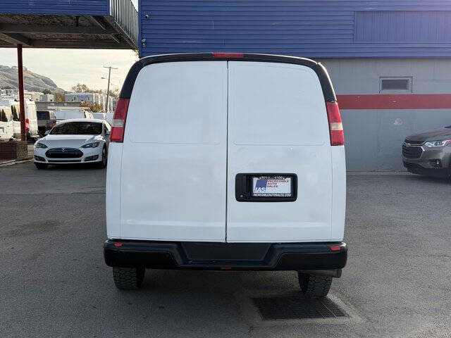 Used 2017 Chevrolet Express 2500 image 5