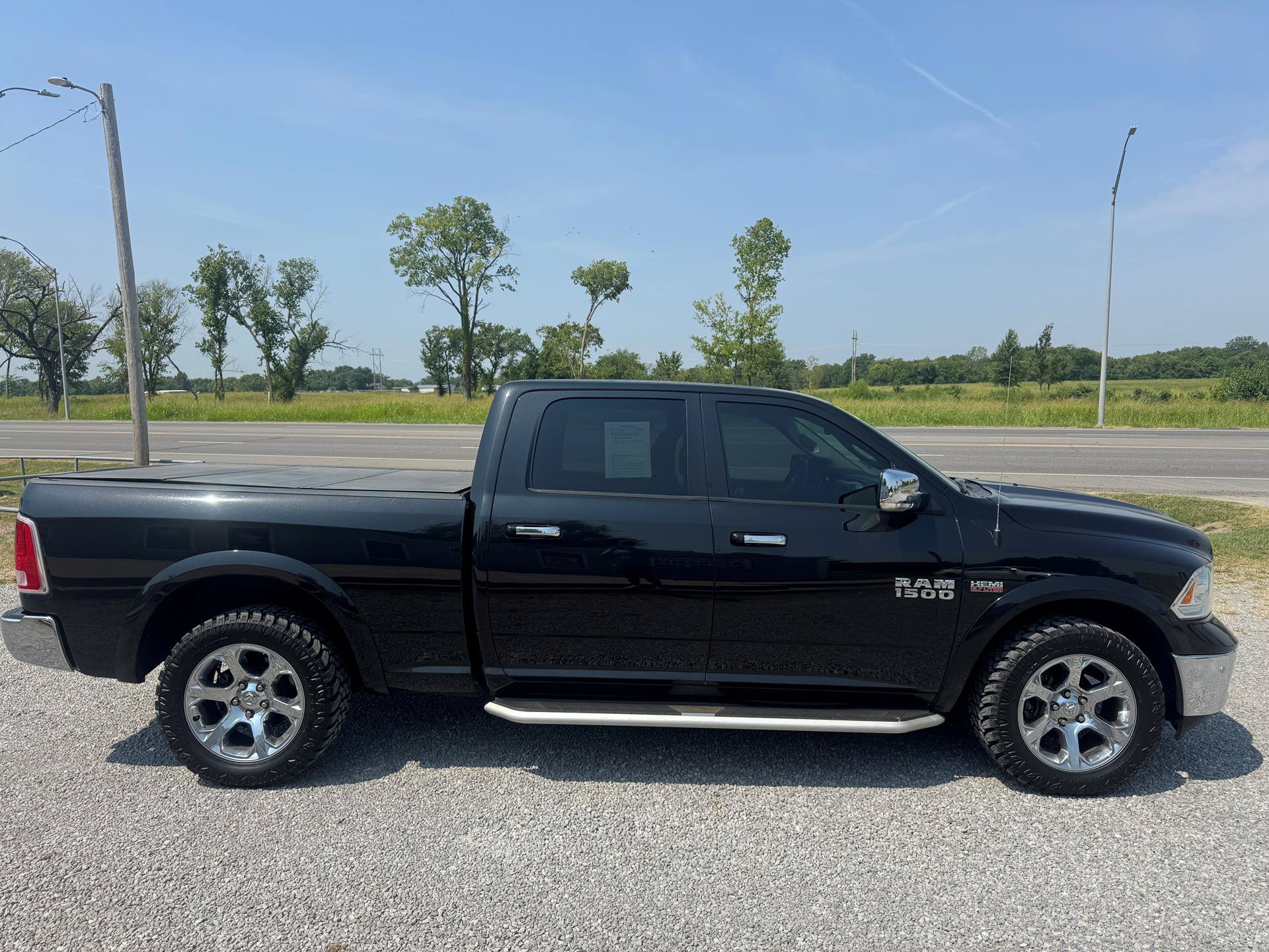 Used 2017 RAM 1500 Laramie w/ Convenience Group AWD/4WD image 2