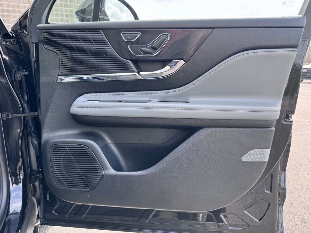 Used 2022 Lincoln Corsair AWD w/ Premium Package image 27