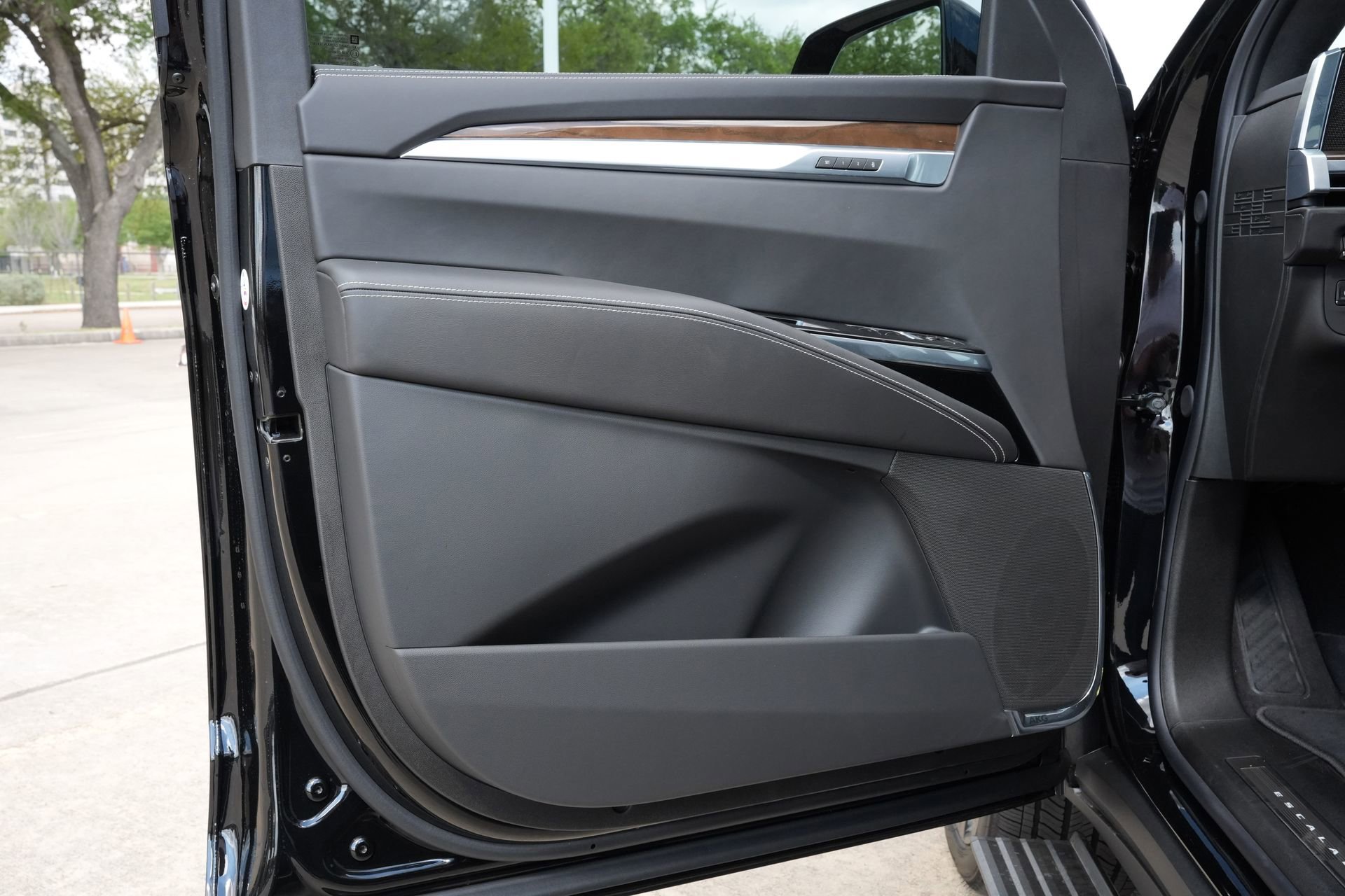 New 2026 Cadillac Escalade Platinum Sport w/ LPO, ONYX Package image 19