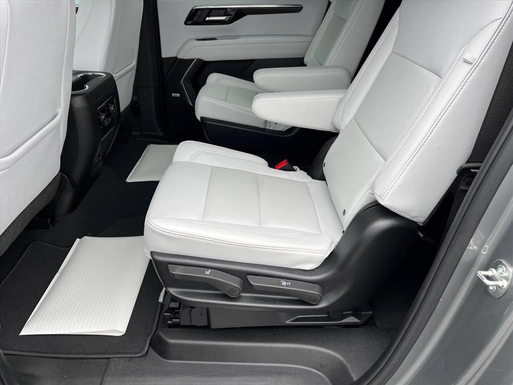 Used 2026 Chevrolet Suburban Premier AWD/4WD image 12