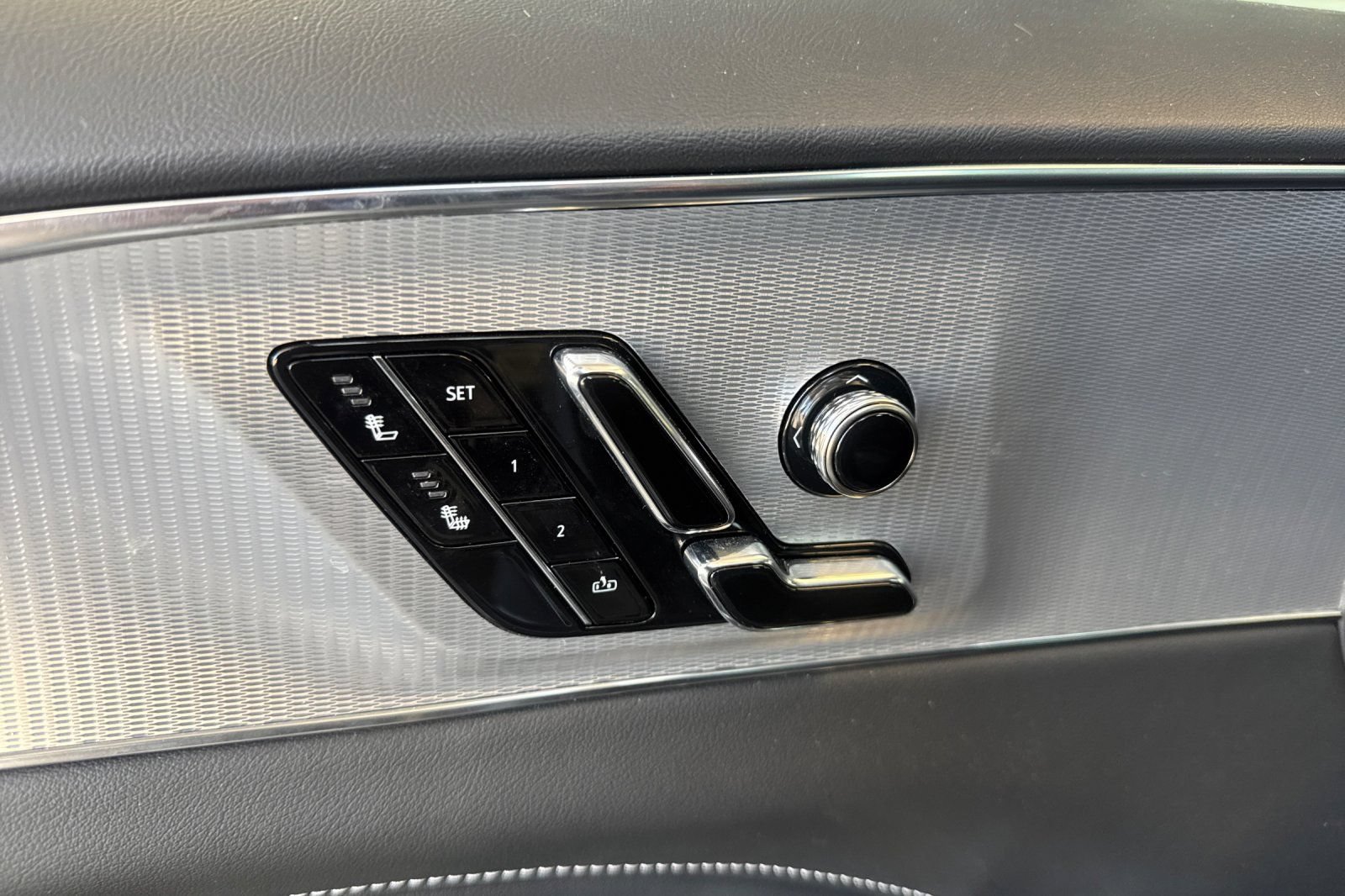 Certified 2024 Cadillac Lyriq Tech RWD image 12