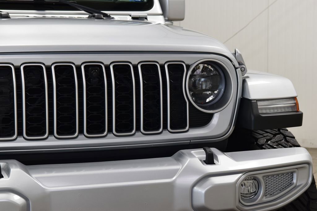 Used 2024 Jeep Wrangler Unlimited Sahara w/ Technology Group AWD/4WD image 9
