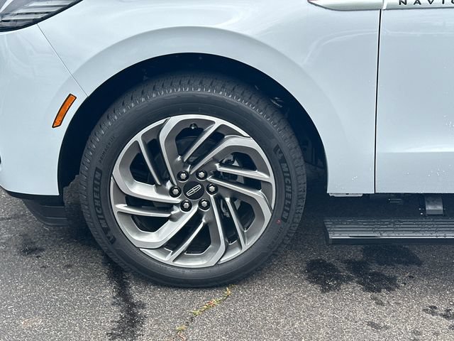 New 2026 Lincoln Navigator Reserve AWD/4WD image 12