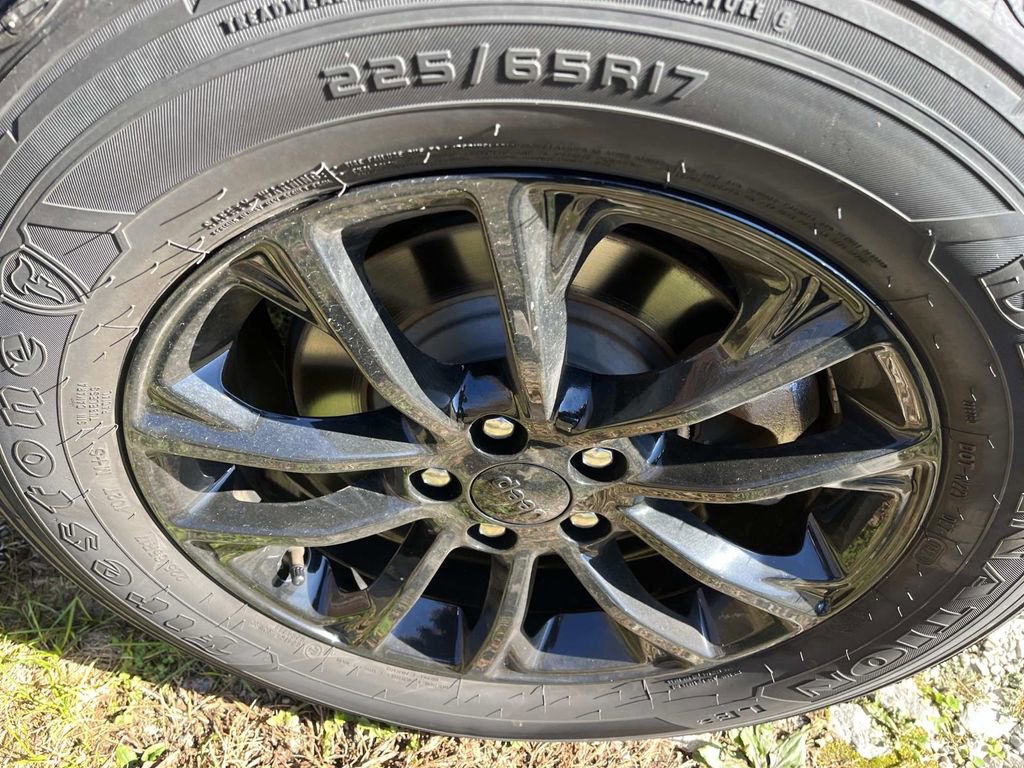 Used 2023 Jeep Cherokee Altitude Lux image 9