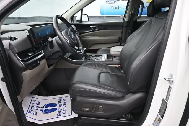 Used 2025 Kia Carnival FWD image 13