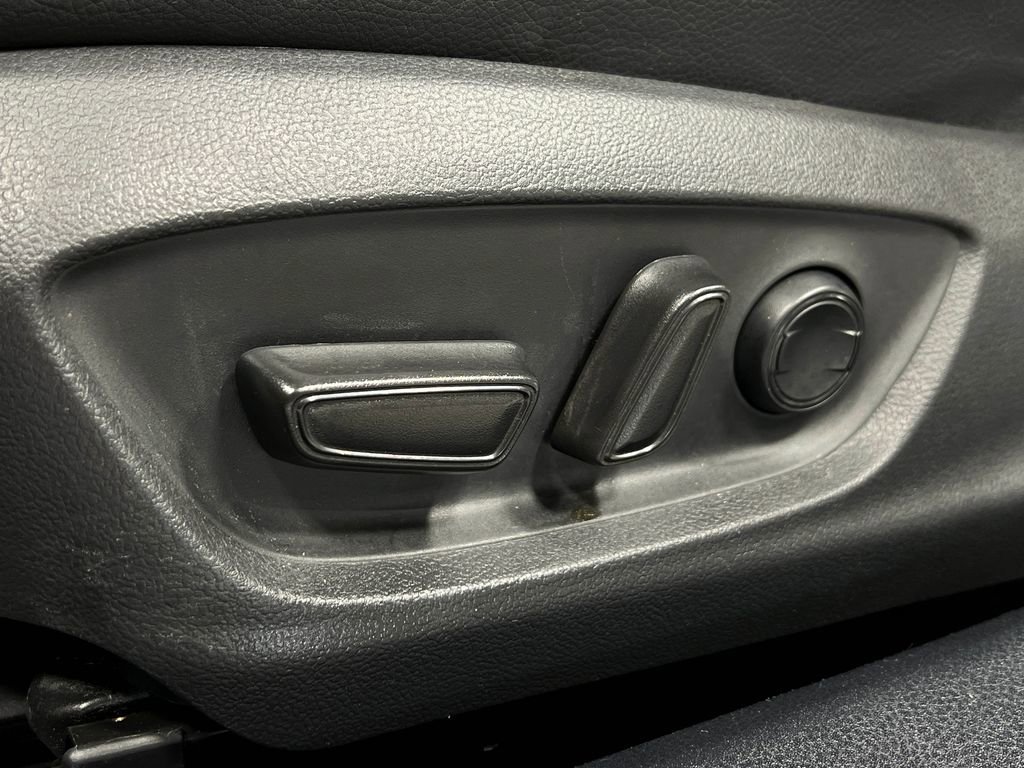 Used 2020 Toyota Camry SE image 15