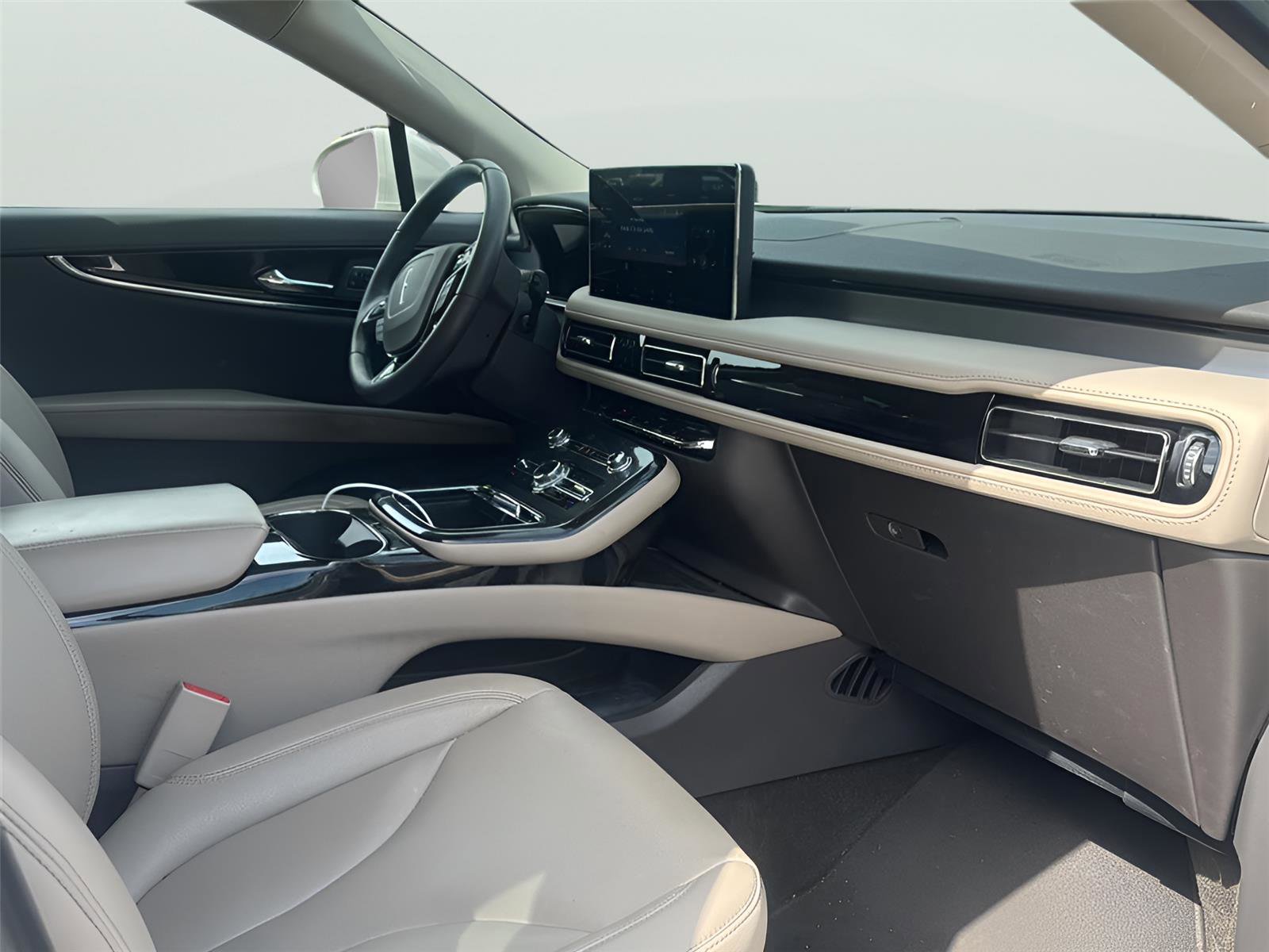 Used 2023 Lincoln Nautilus FWD image 21