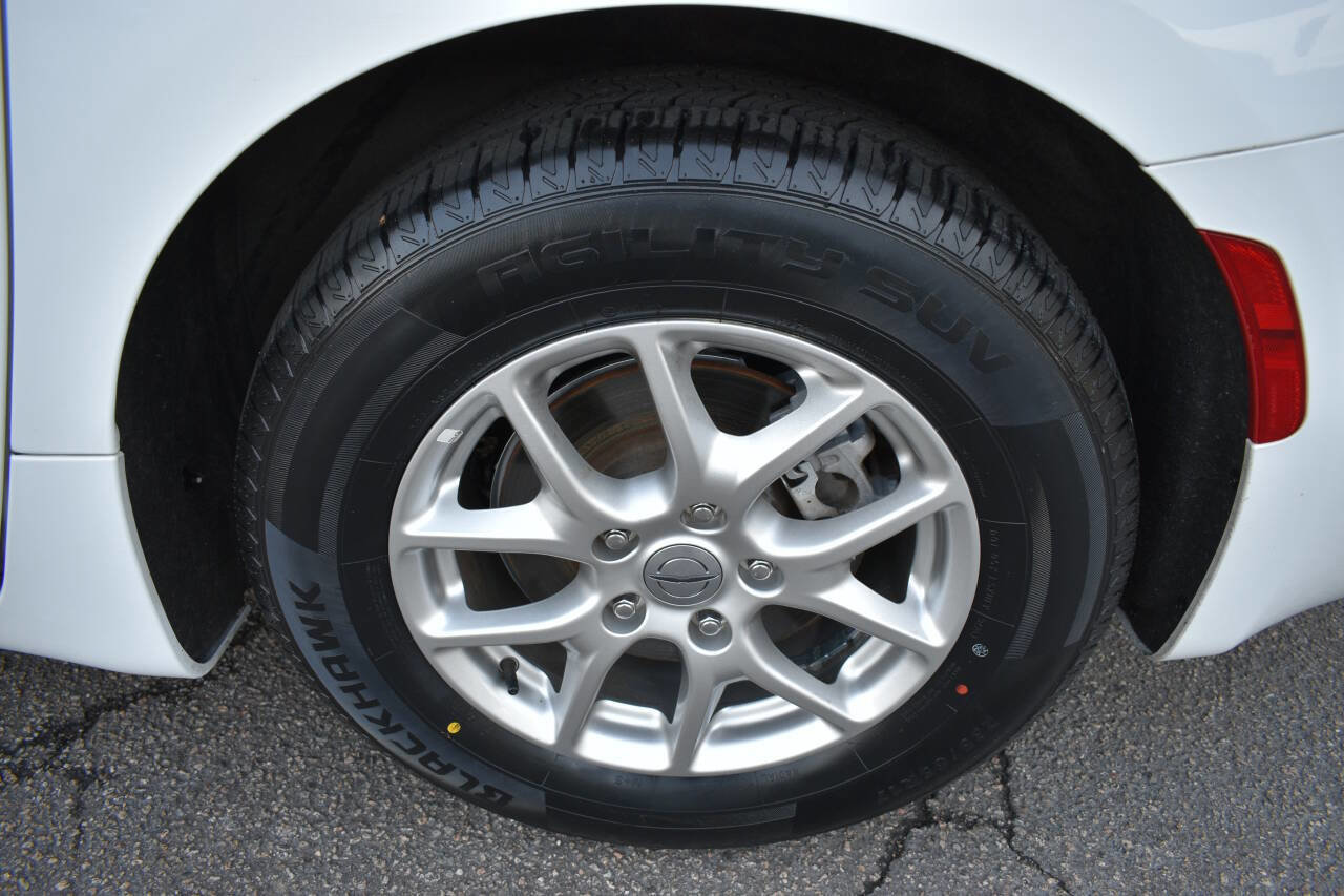 Used 2023 Chrysler Pacifica Touring-L image 41