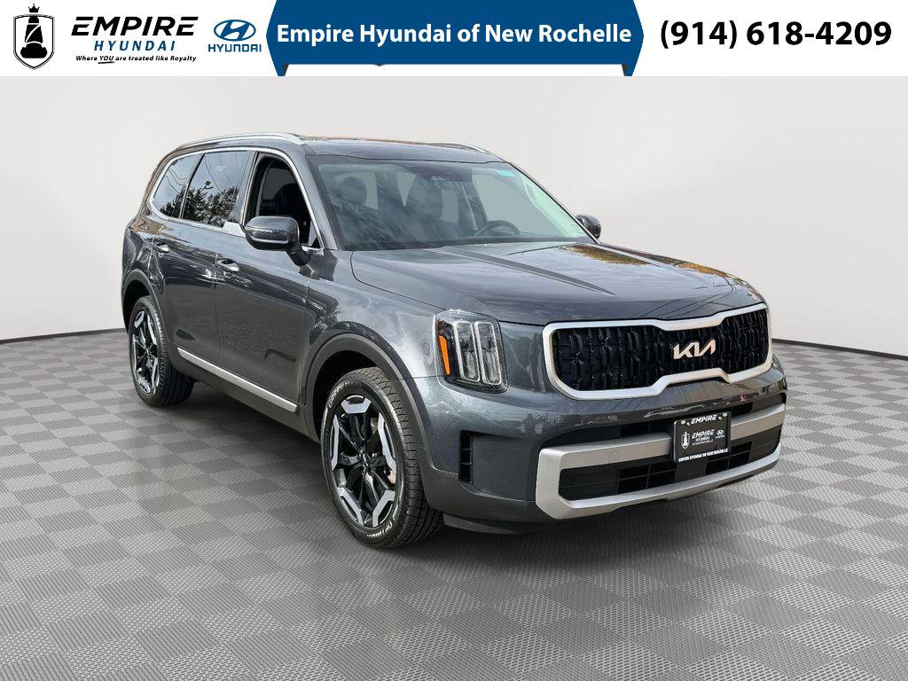Used 2023 Kia Telluride EX w/ EX Captain's Chair Package image 1