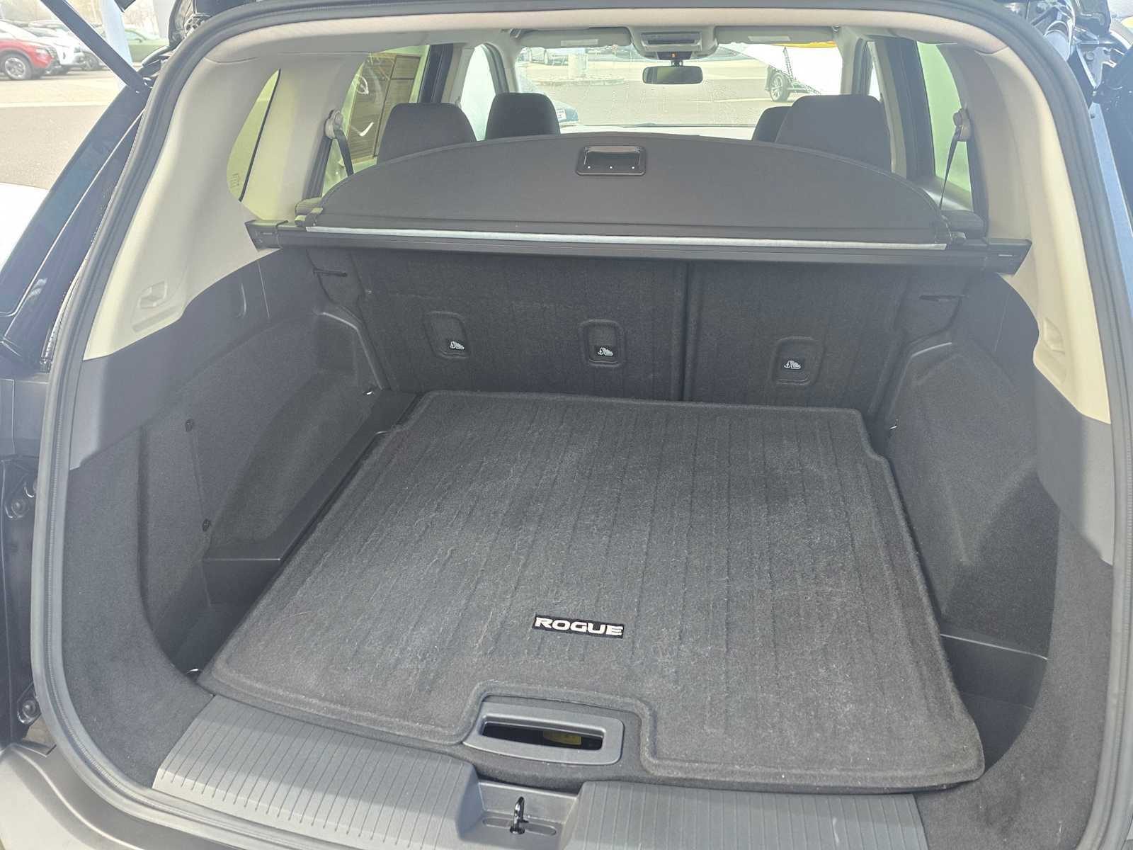 Used 2023 Nissan Rogue SV image 15