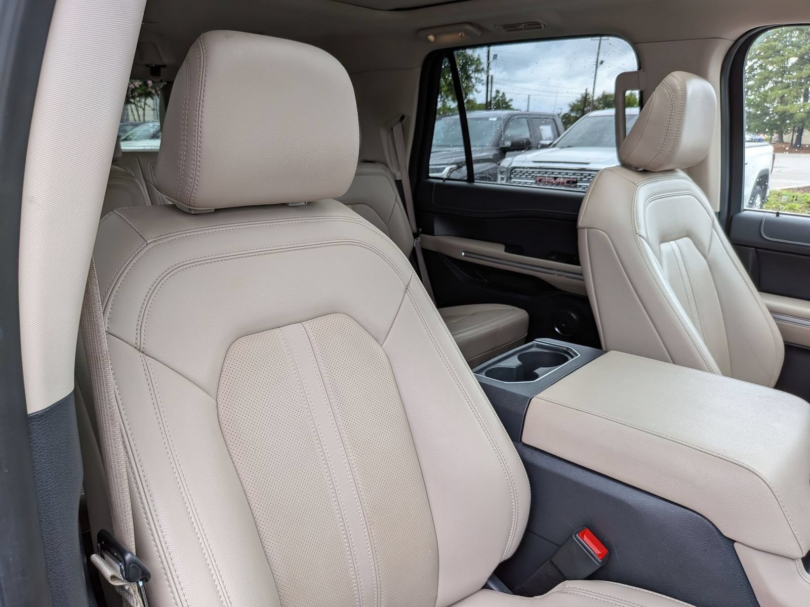 Used 2024 Ford Expedition Limited RWD image 40