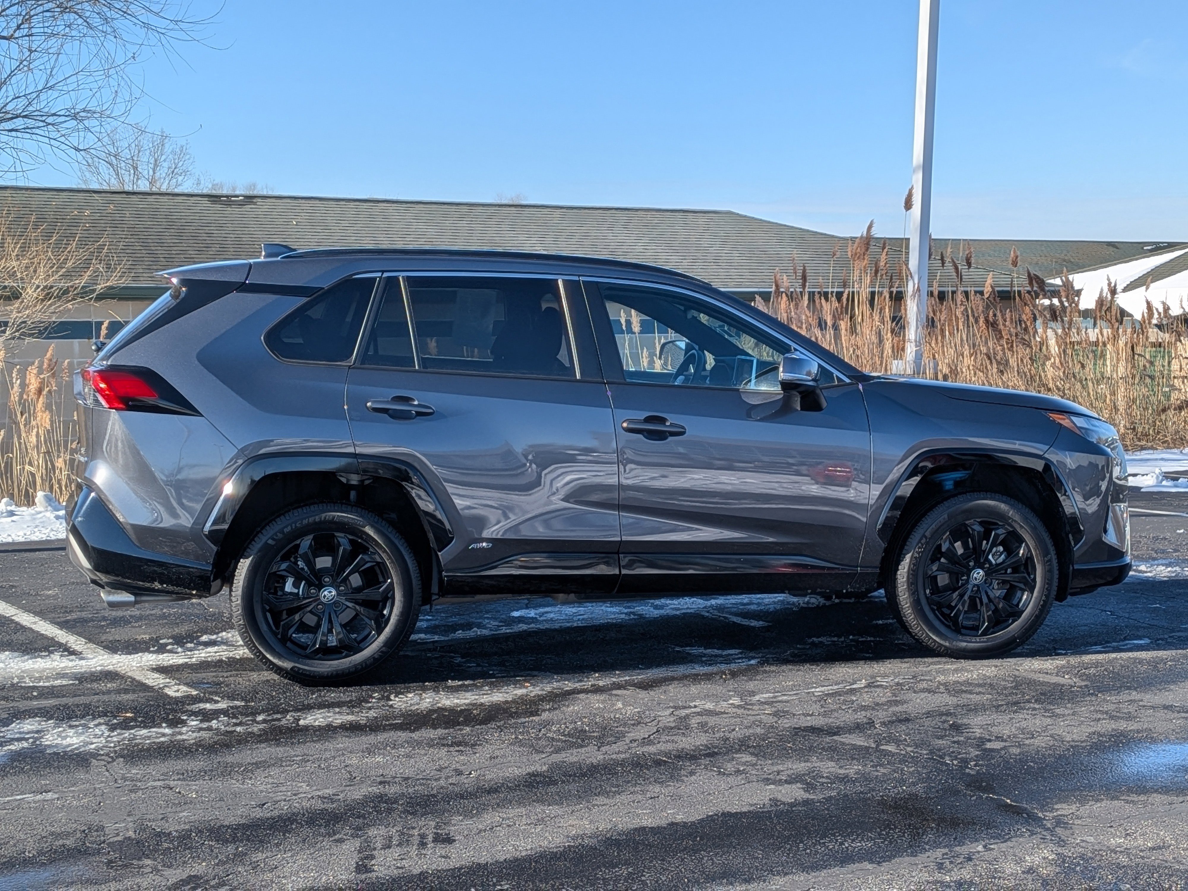 Used 2023 Toyota RAV4 SE image 9