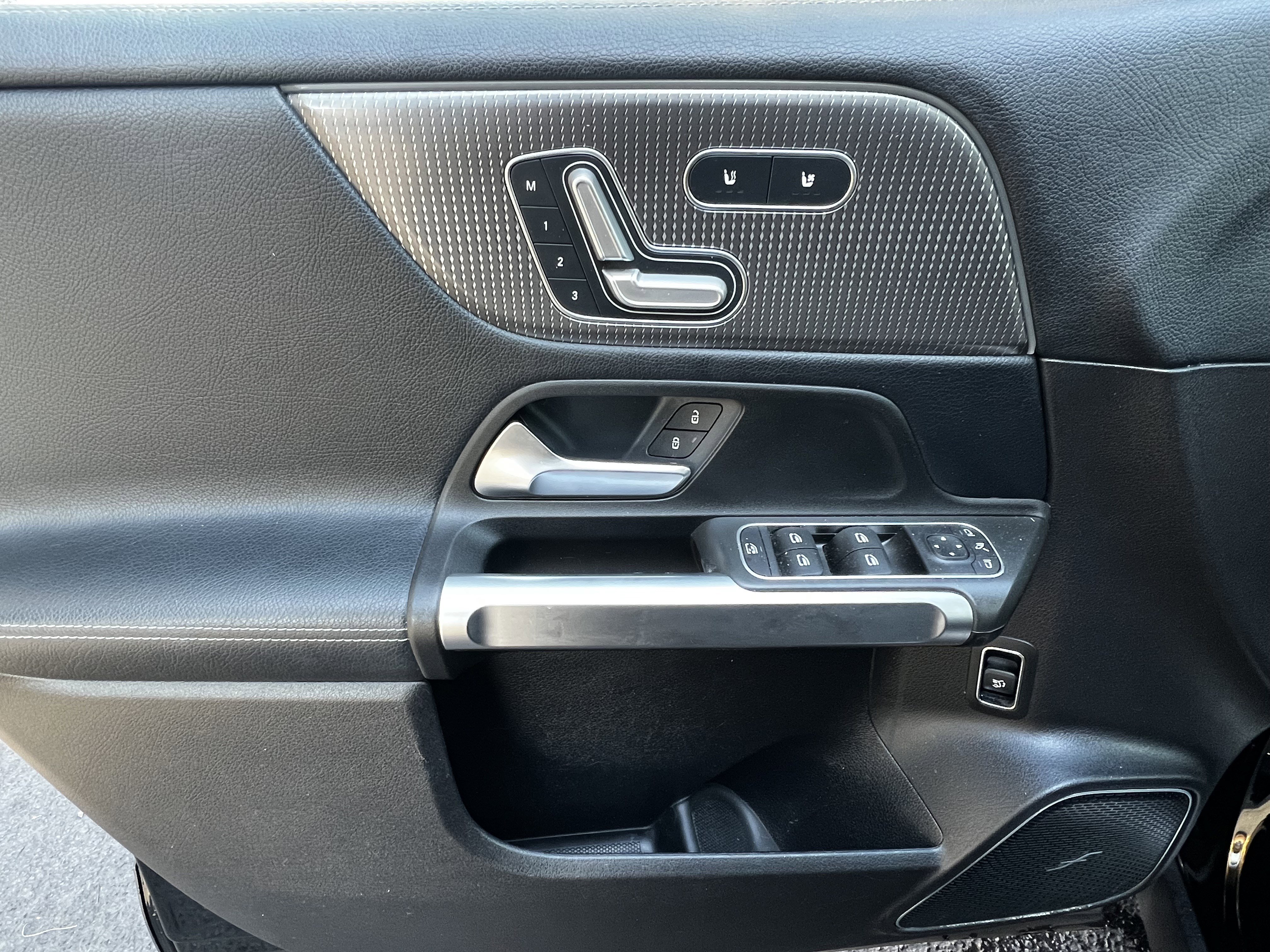 Used 2021 Mercedes-Benz GLB 250 image 13