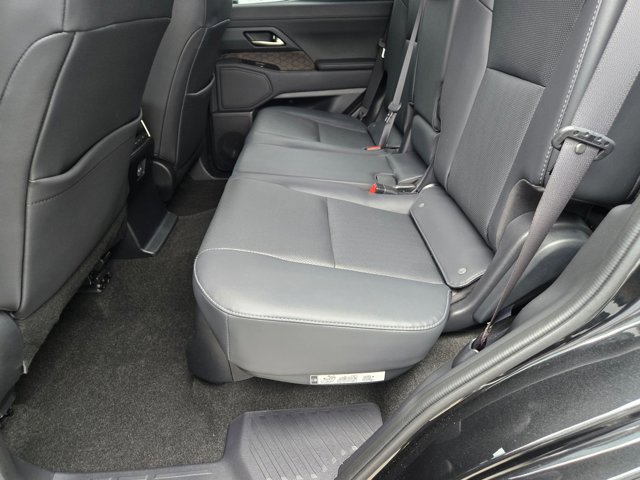 Used 2025 Lexus GX 550 w/ Accessory Package (Z1) image 17