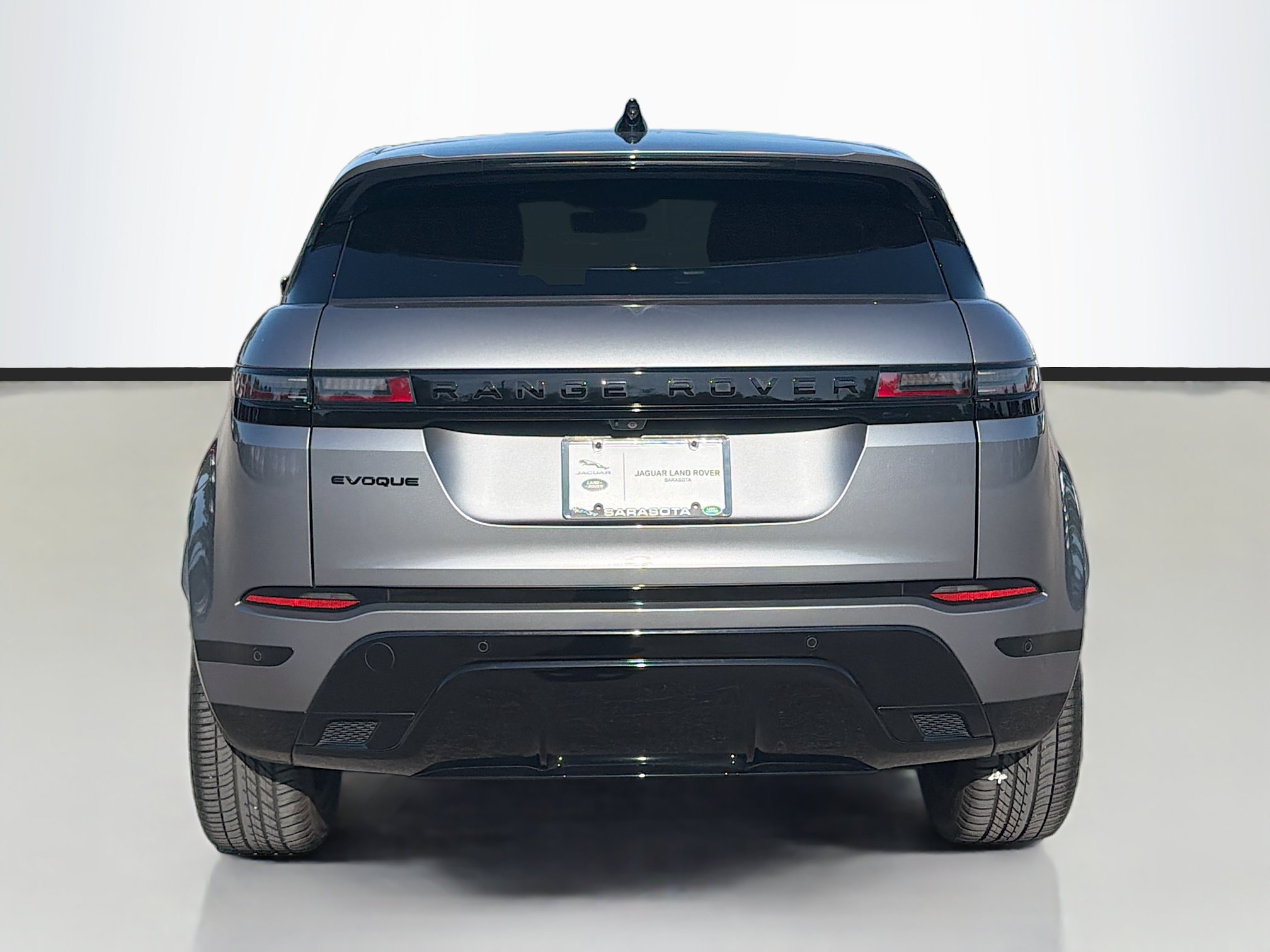 Used 2024 Land Rover Range Rover Evoque Dynamic SE AWD/4WD image 4