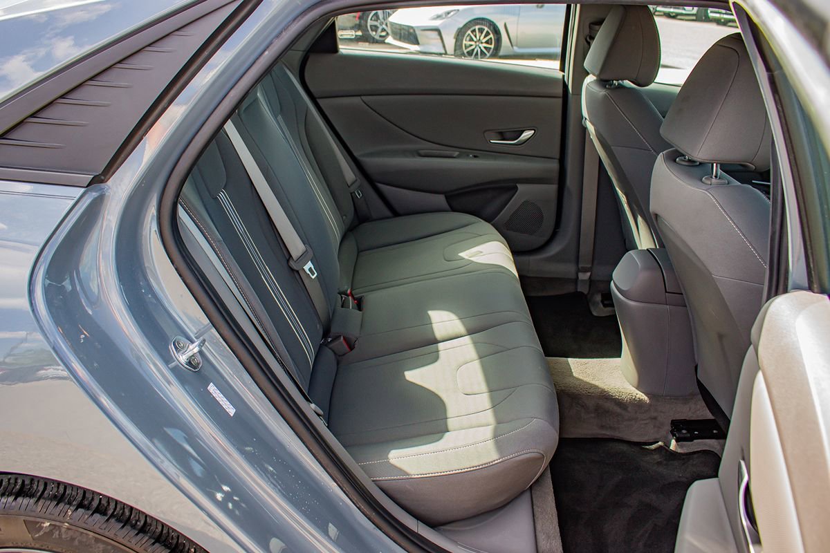 Used 2022 Hyundai Elantra SEL w/ Convenience Package FWD image 17