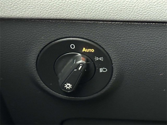 Certified 2022 Volkswagen Taos SE w/ Panoramic Sunroof Package image 25