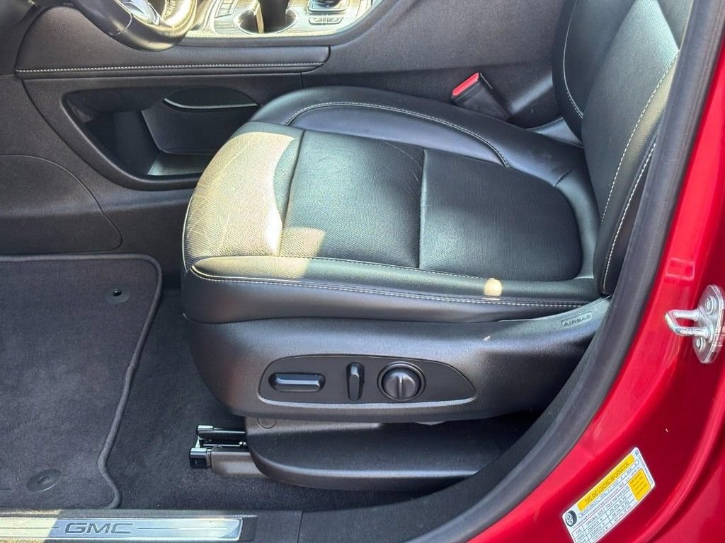 Used 2021 GMC Acadia SLT FWD image 16