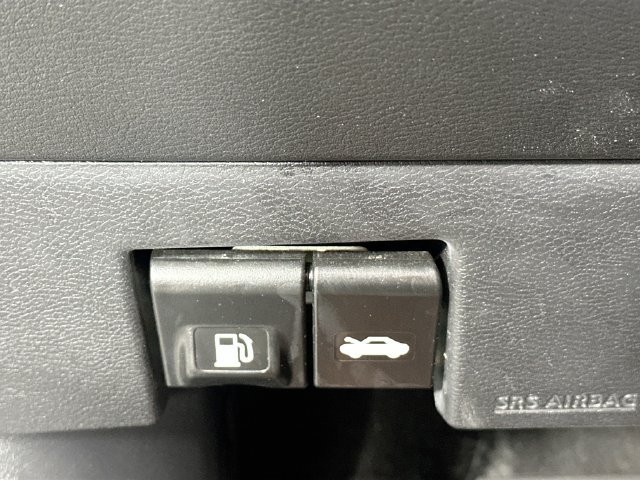 Used 2024 Nissan Versa SV FWD image 21
