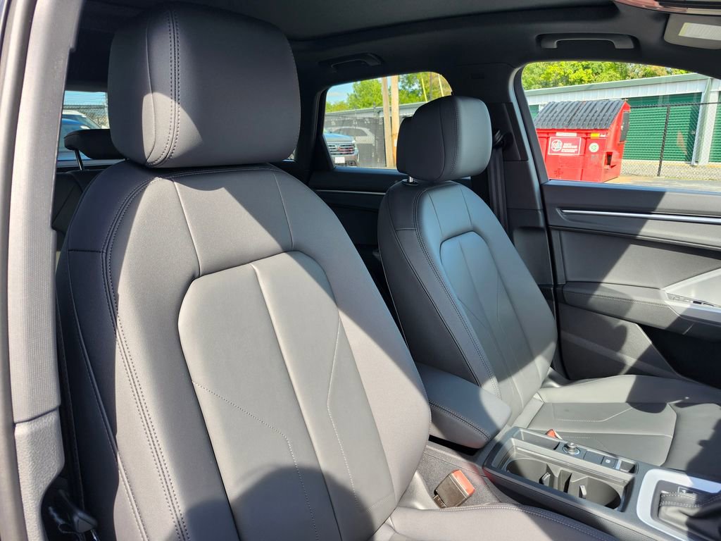 New 2025 Audi Q3 2.0T Premium image 17