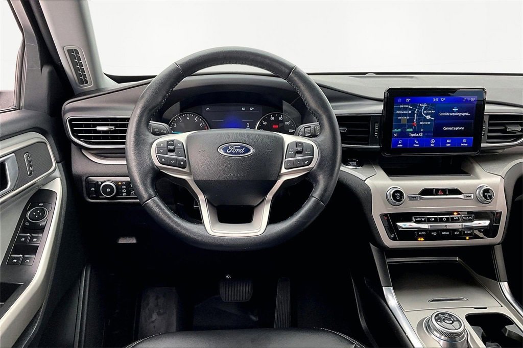 Used 2023 Ford Explorer XLT w/ Equipment Group 202A image 5