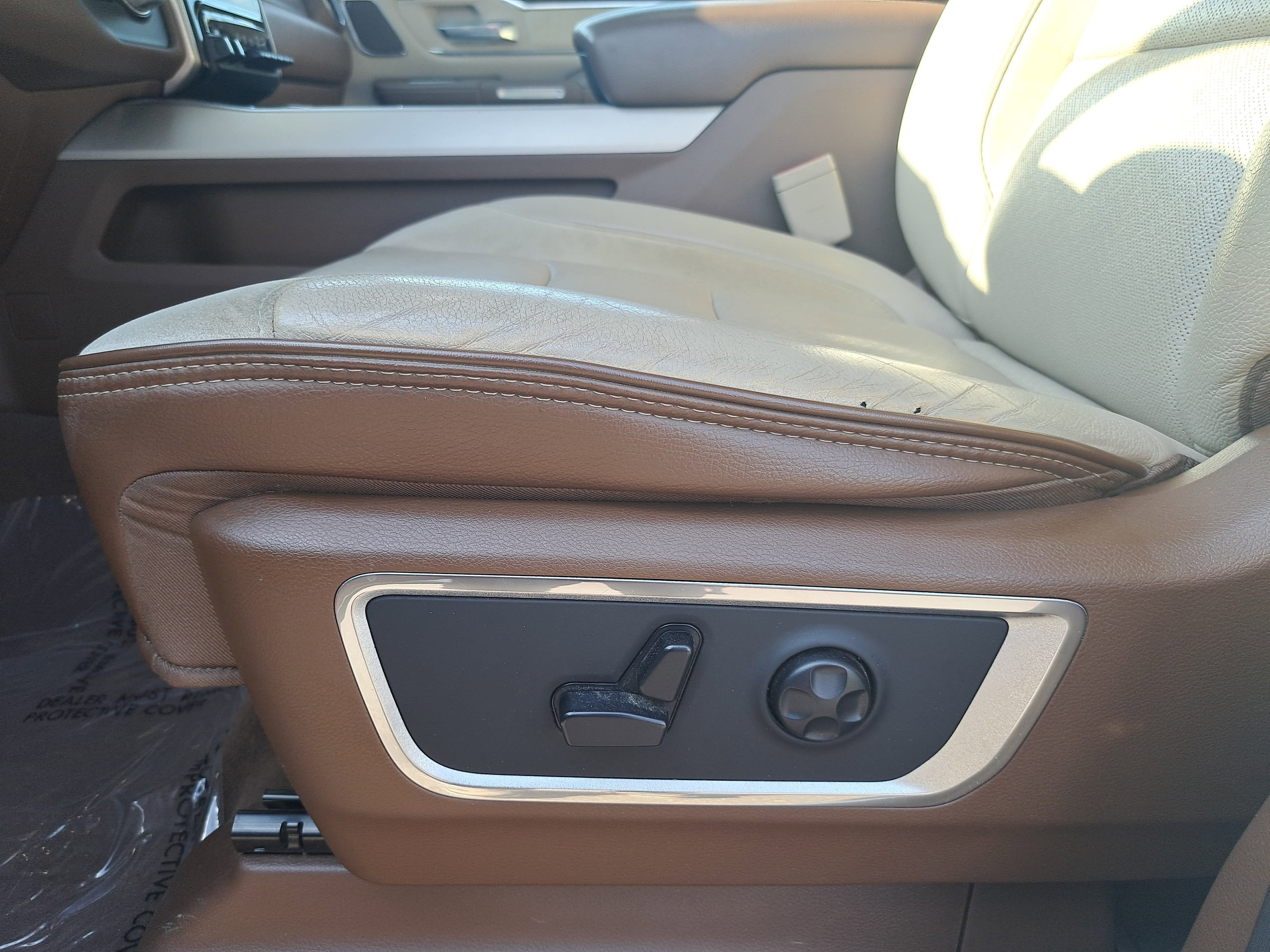 Used 2019 RAM 1500 Laramie AWD/4WD image 26