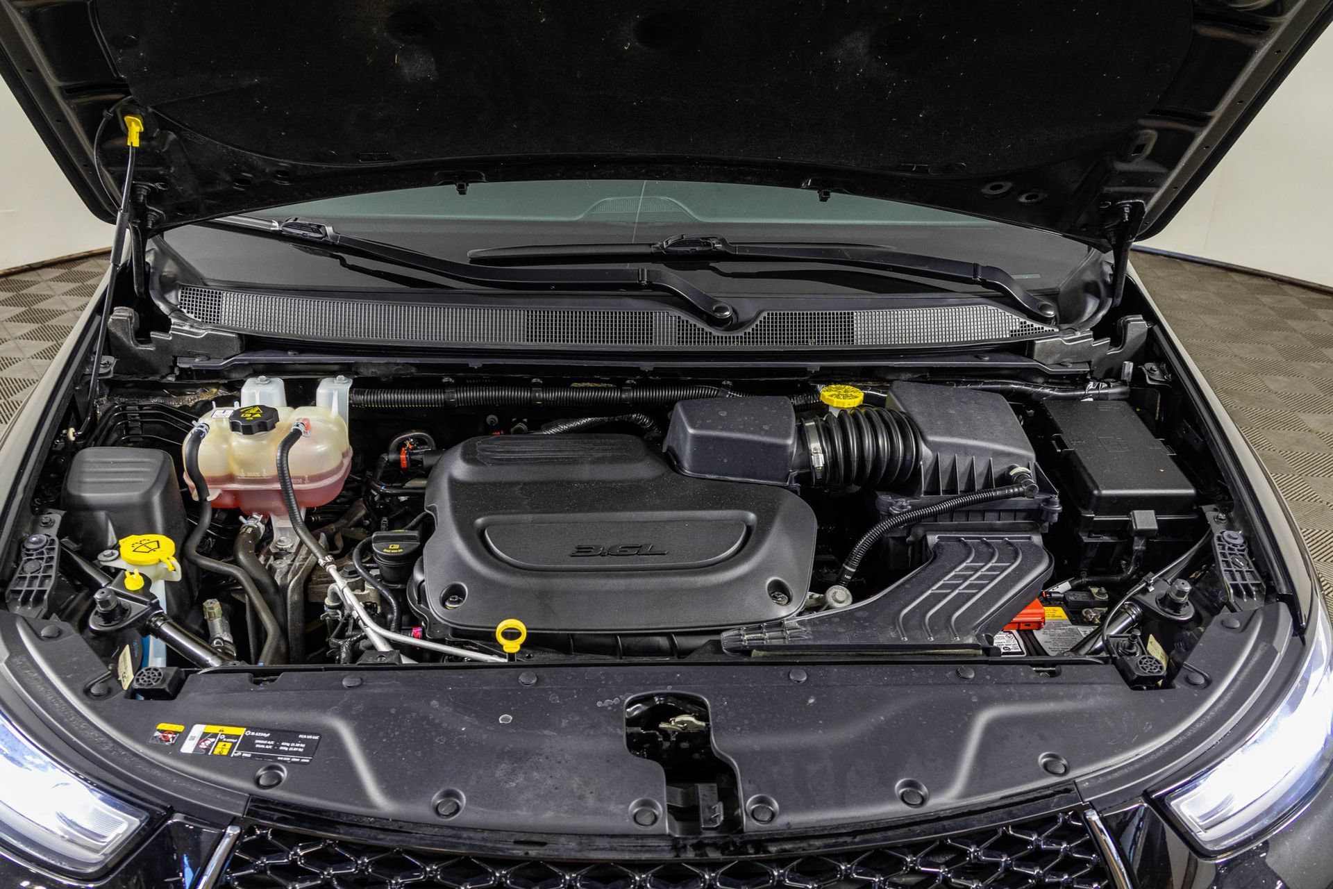Used 2023 Chrysler Pacifica Touring FWD image 48