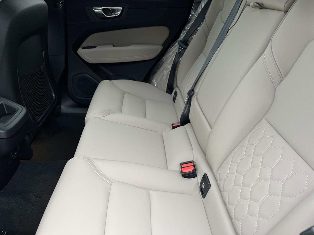 New 2026 Volvo XC60 B5 Plus w/ Protection Package Premier AWD/4WD image 19