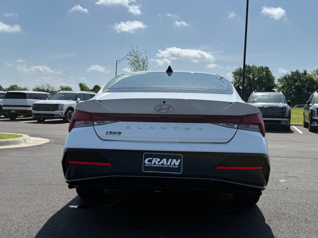 Certified 2024 Hyundai Elantra SEL FWD image 6