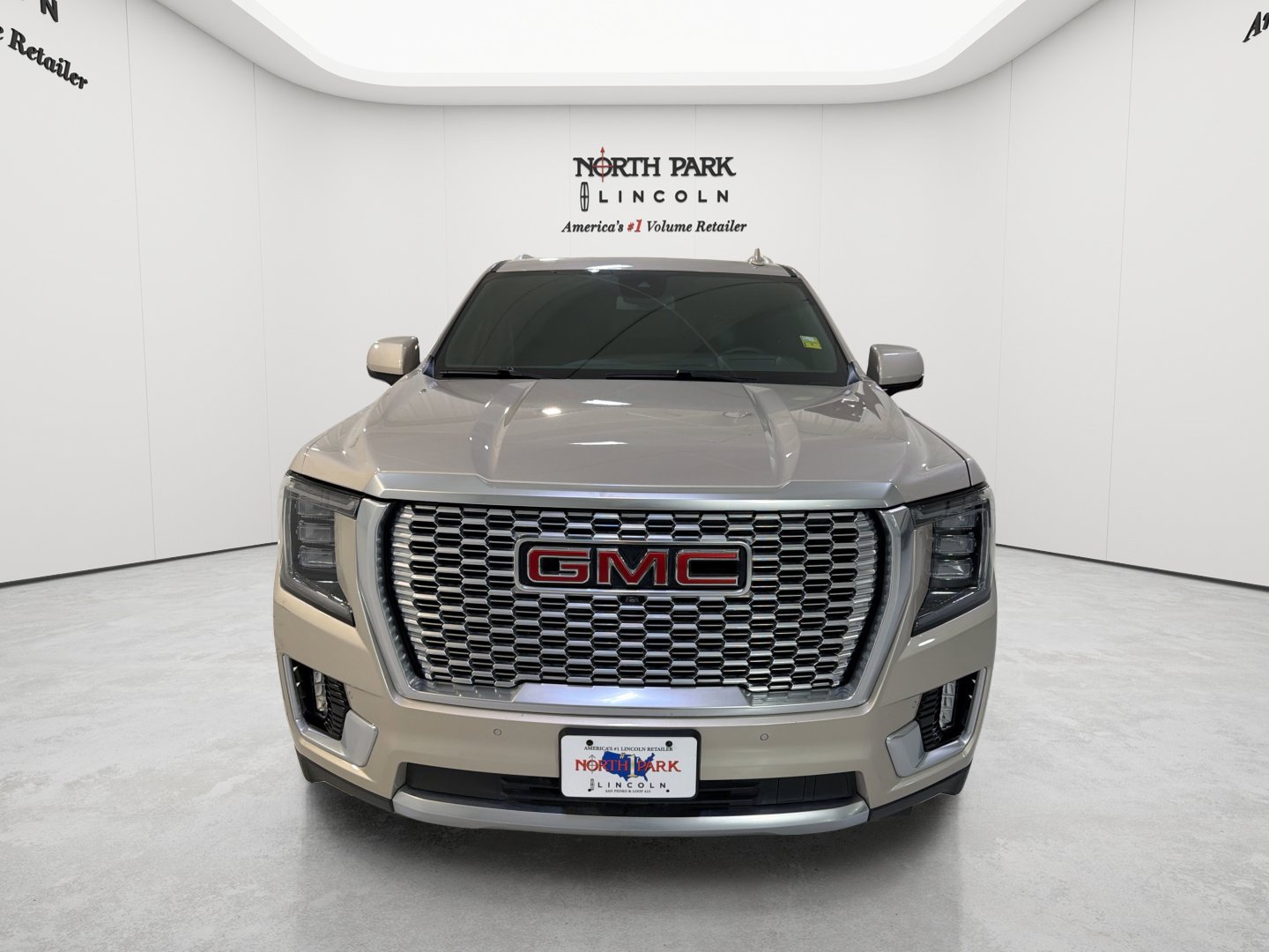 Used 2023 GMC Yukon XL Denali AWD/4WD image 32