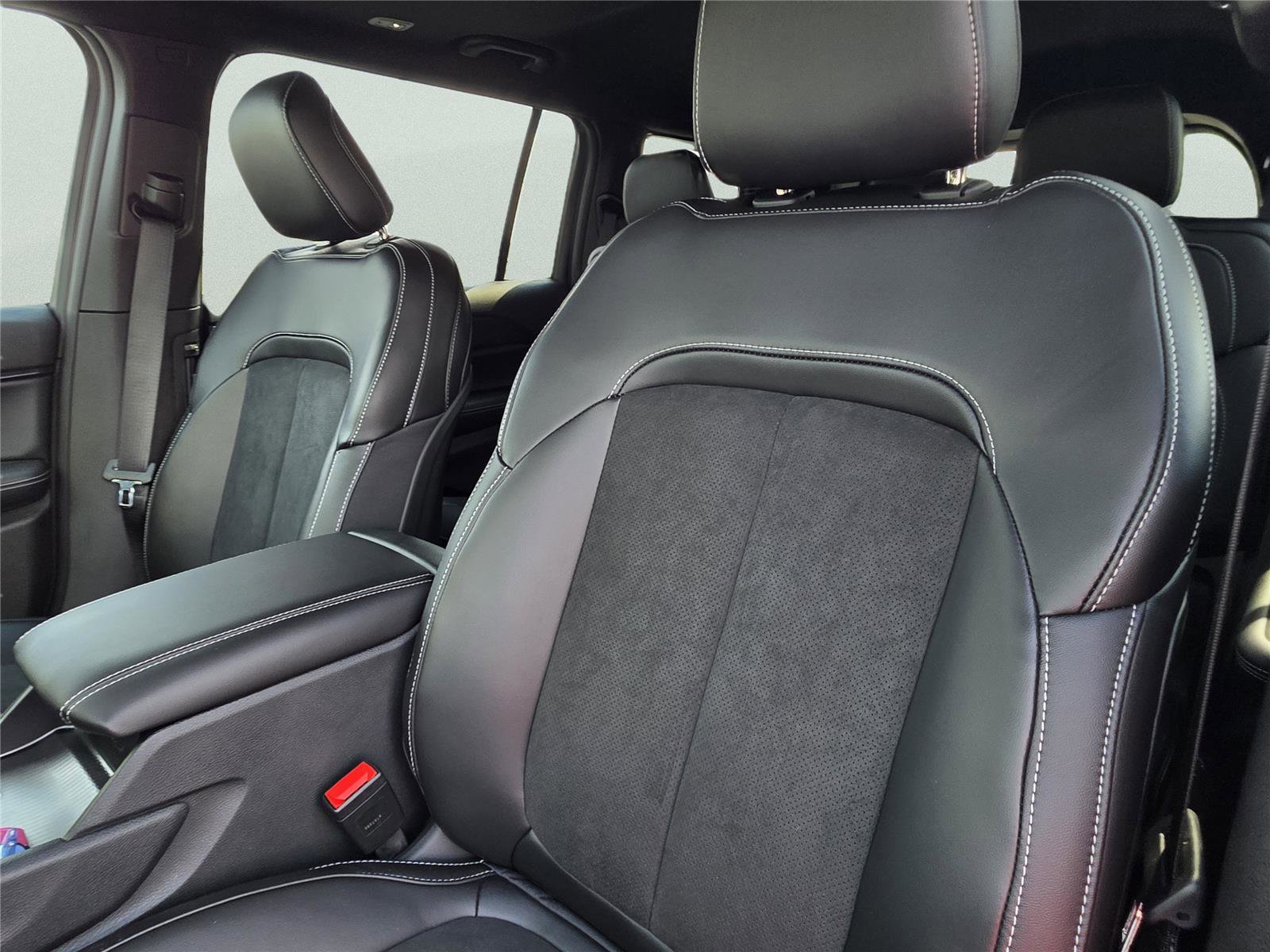 New 2025 Jeep Grand Cherokee L Altitude image 20