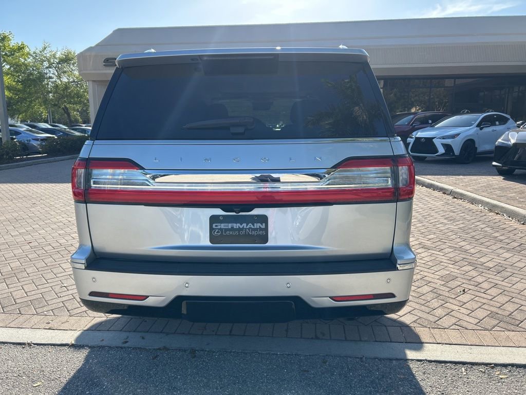 Used 2018 Lincoln Navigator Select image 4