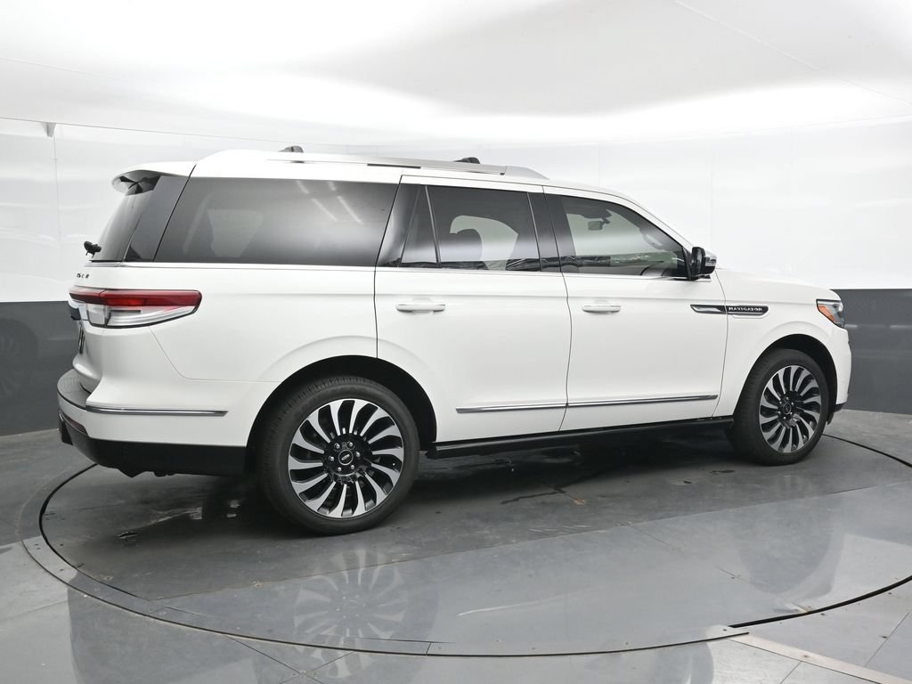 Used 2022 Lincoln Navigator Black Label AWD/4WD image 2