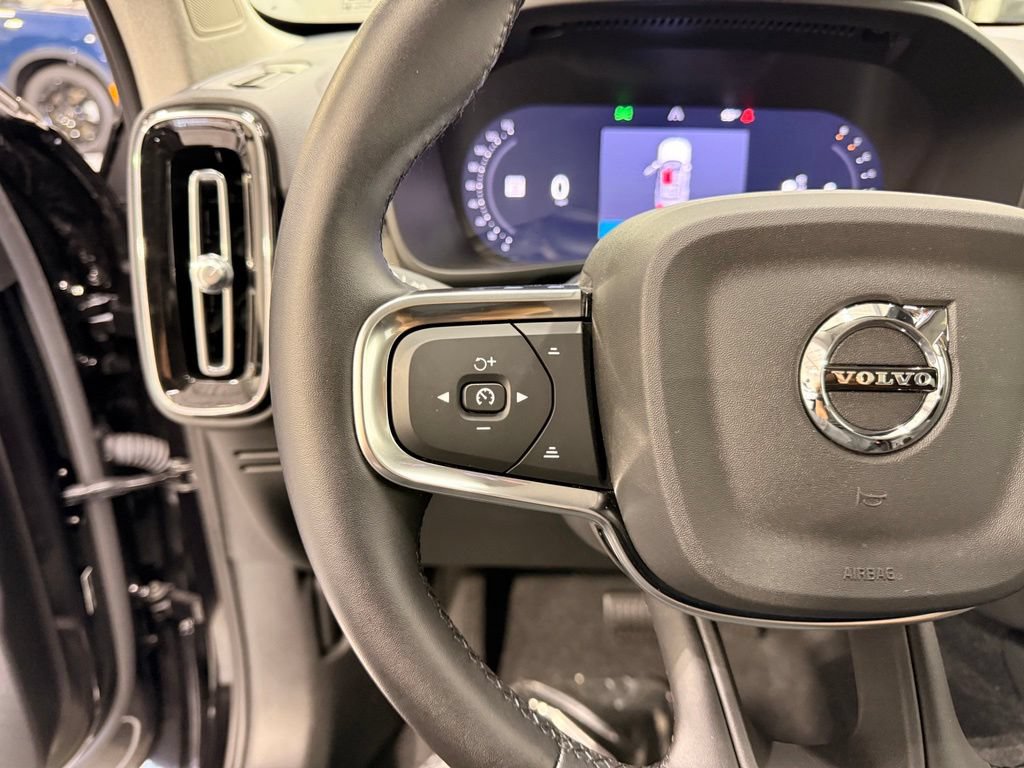 Used 2026 Volvo XC40 B5 Core AWD/4WD image 13