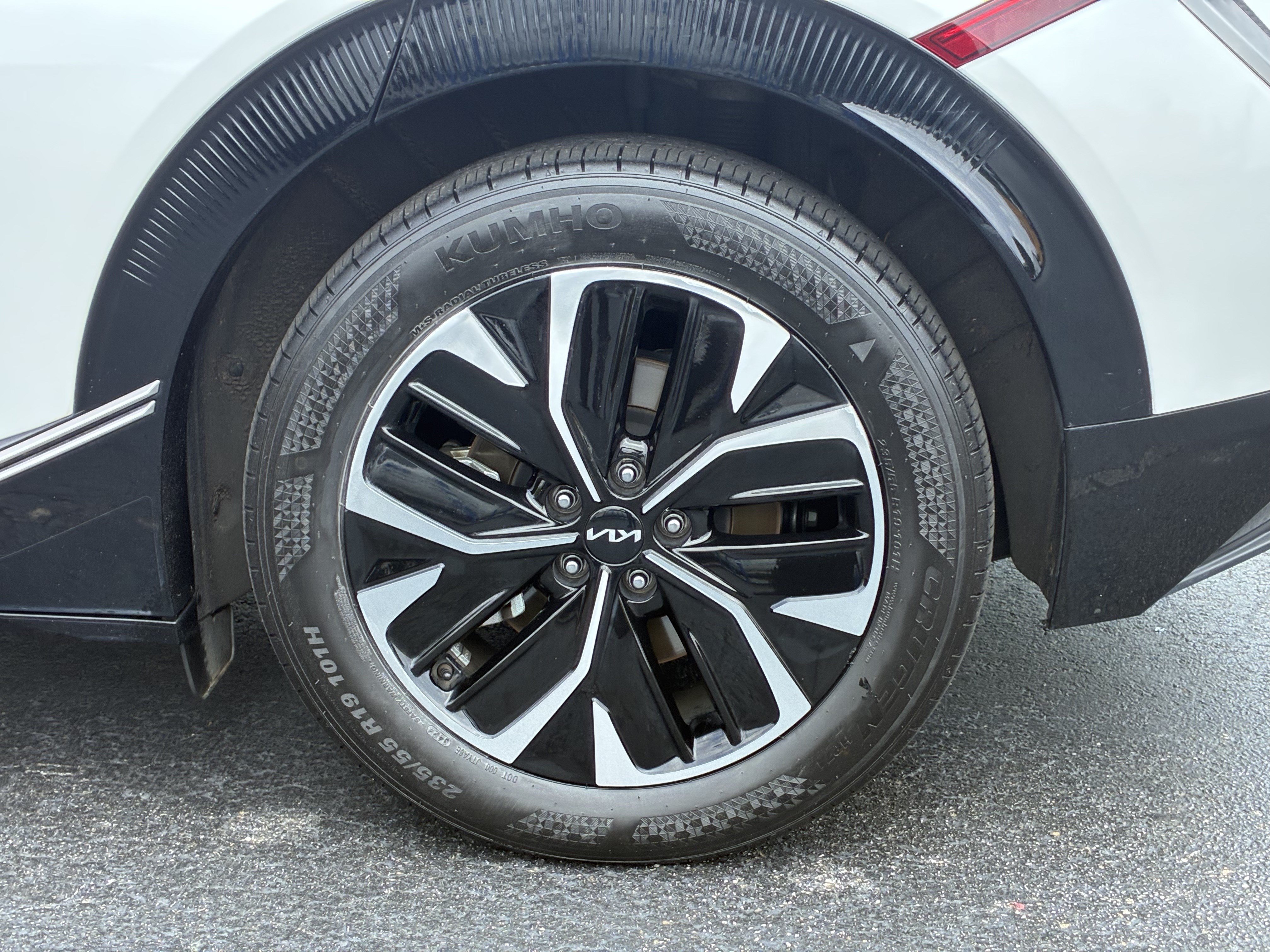 Used 2022 Kia EV6 Wind RWD image 9