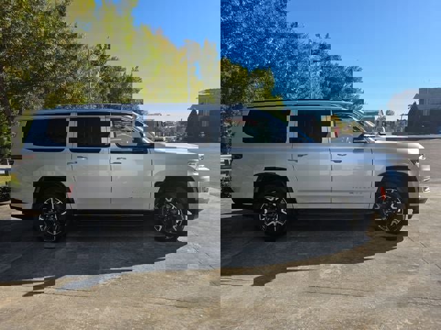 Used 2024 Jeep Wagoneer L Series III w/ Flexible Seating Group image 7