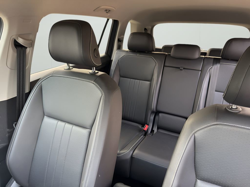 Used 2022 Volkswagen Tiguan SE image 13