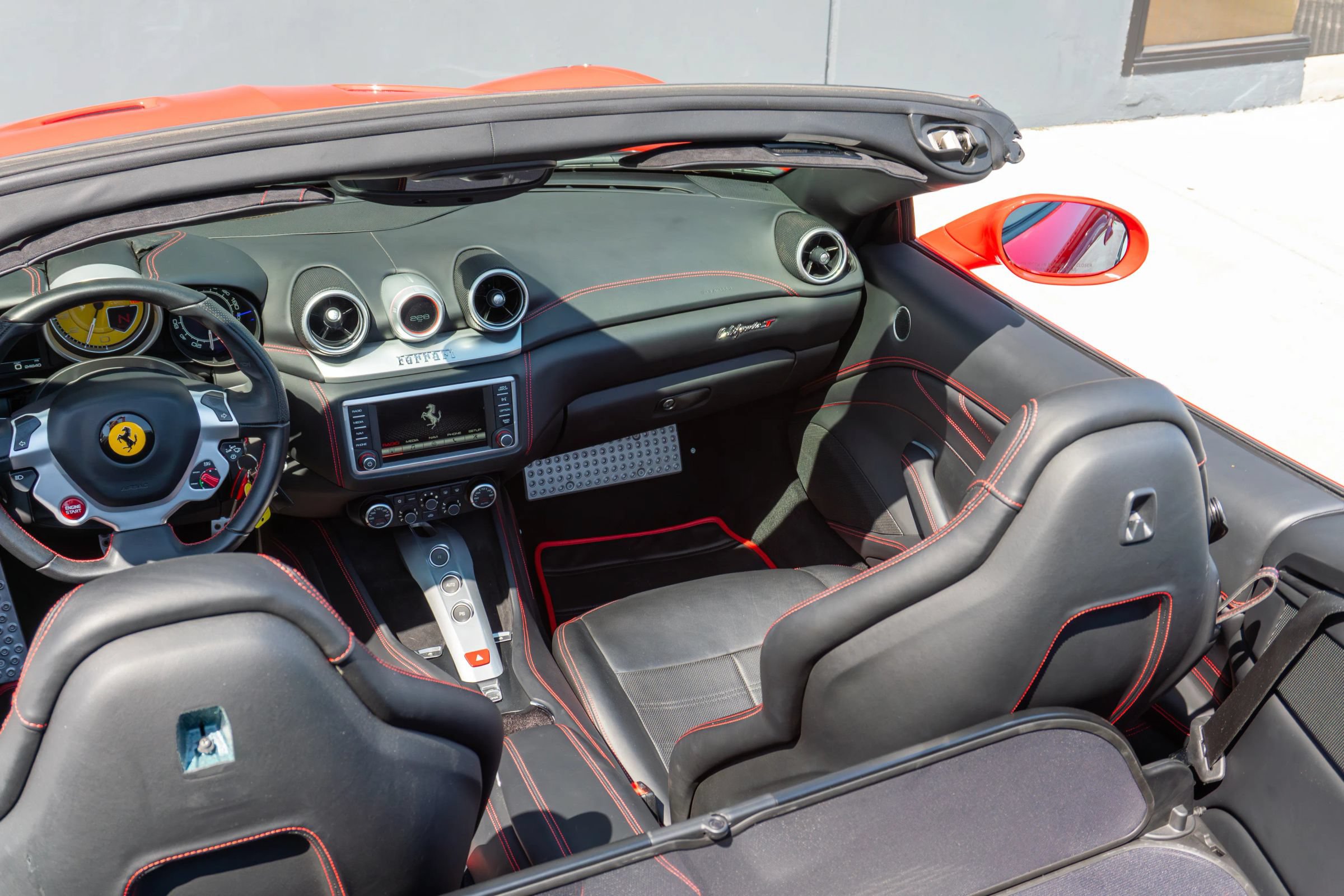 Used 2017 Ferrari California T RWD image 58