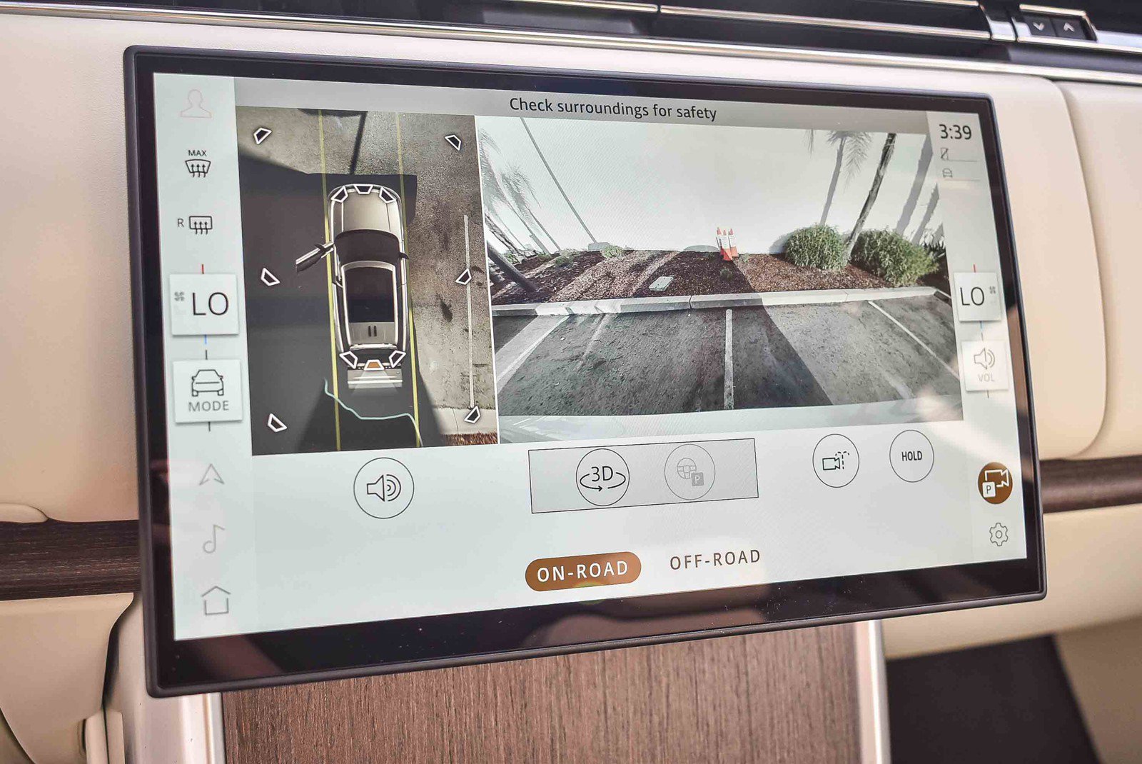 Certified 2025 Land Rover Range Rover SE image 25