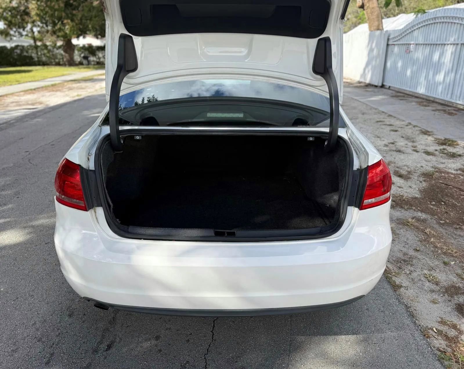 Used 2015 Volkswagen Passat 1.8T Limited Edition image 6