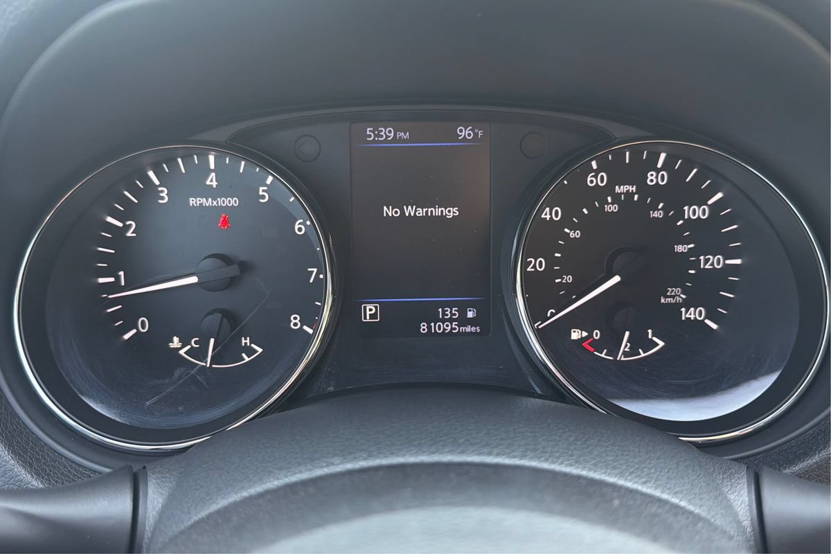 Used 2018 Nissan Rogue SV w/ Premium Package AWD/4WD image 16