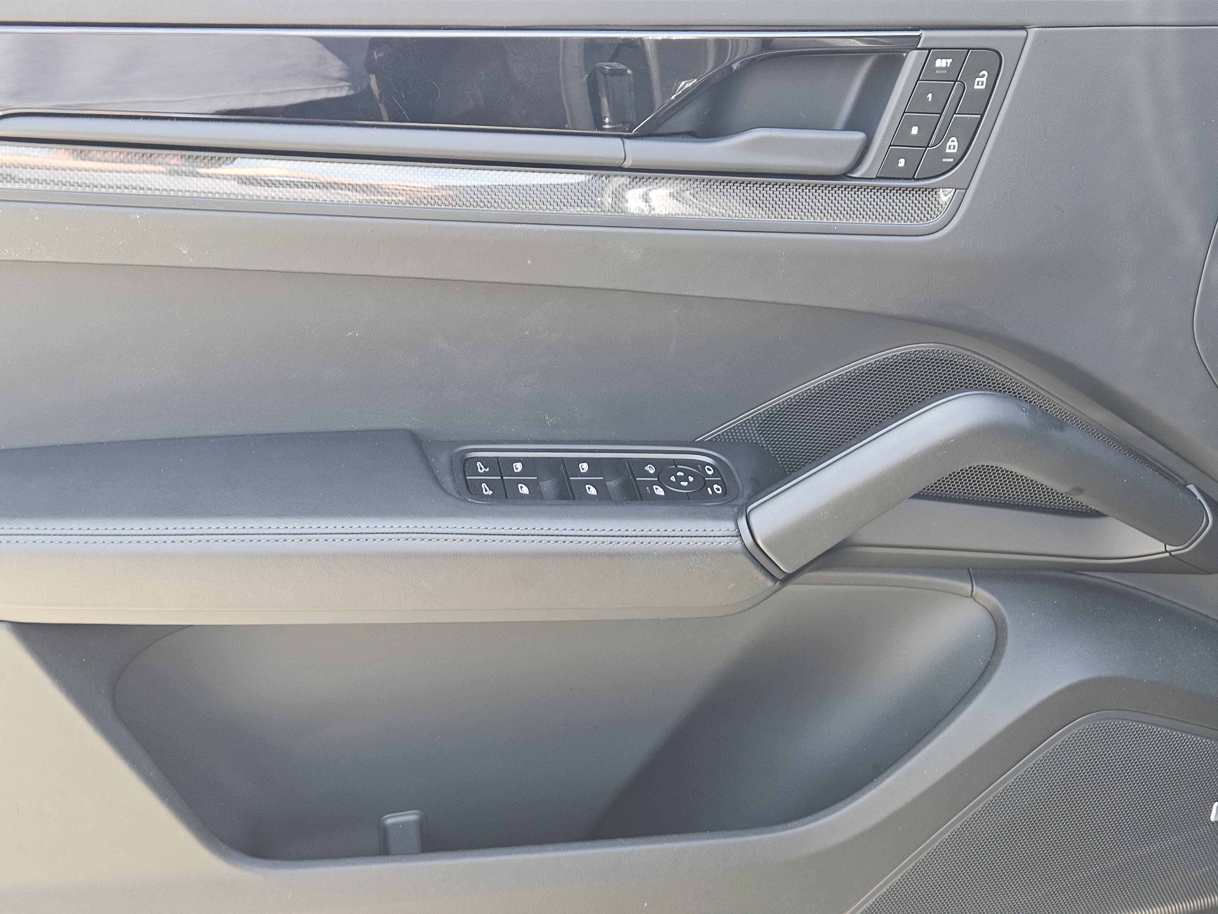 Certified 2025 Porsche Cayenne GTS AWD/4WD image 22