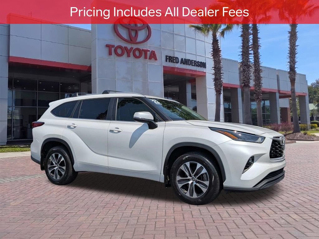 Used 2023 Toyota Highlander XLE AWD/4WD video 1